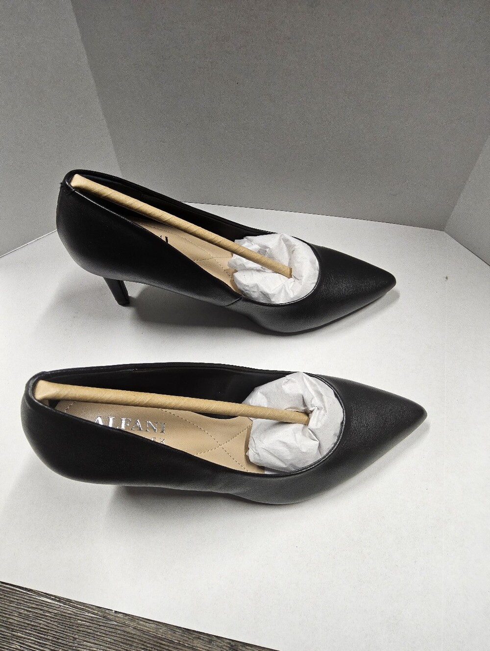 Customer Return Size 5M Alfani Black Leather Pointed-Toe Women’s Pumps - Picture 5 of 8